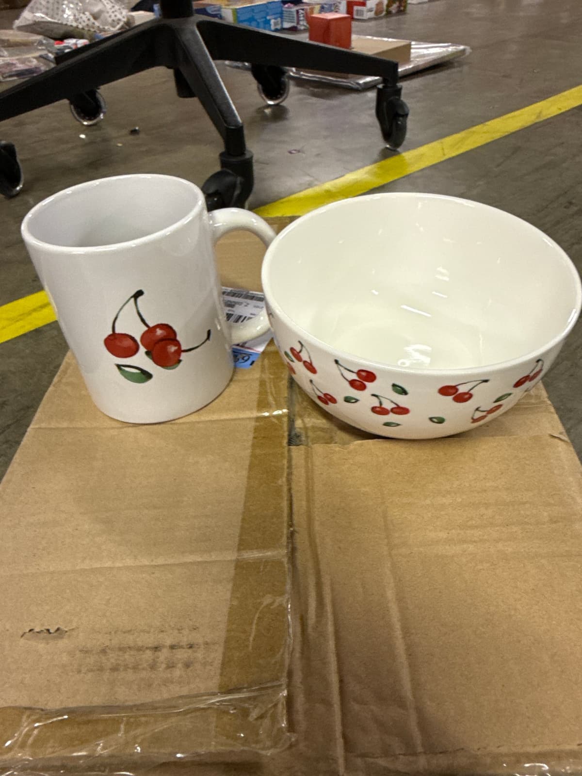 Cherrie Mug and Bowl Set (4 of Each)