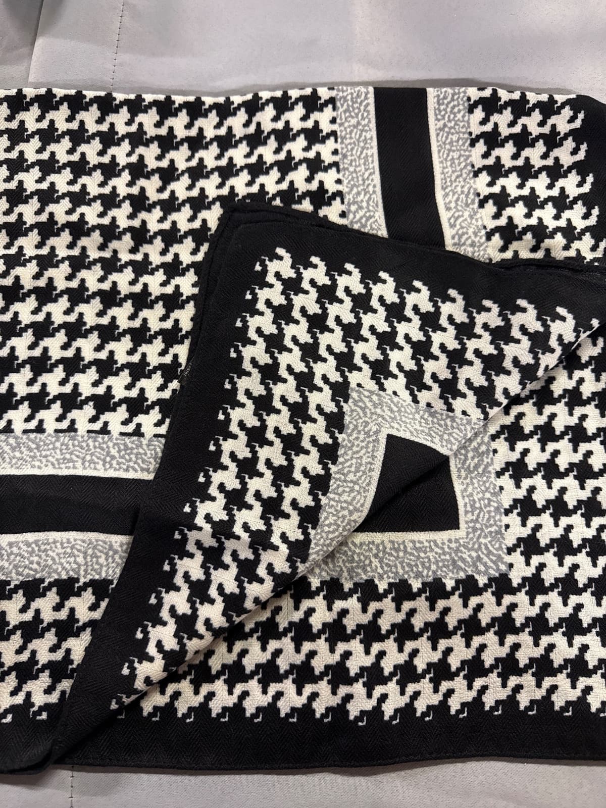 Woman's Black & White Woven Houndstooth Scarf