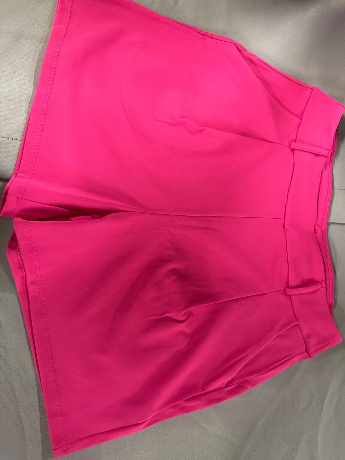 Dressy Women's High-Waisted 4-Inch Shorts (M)