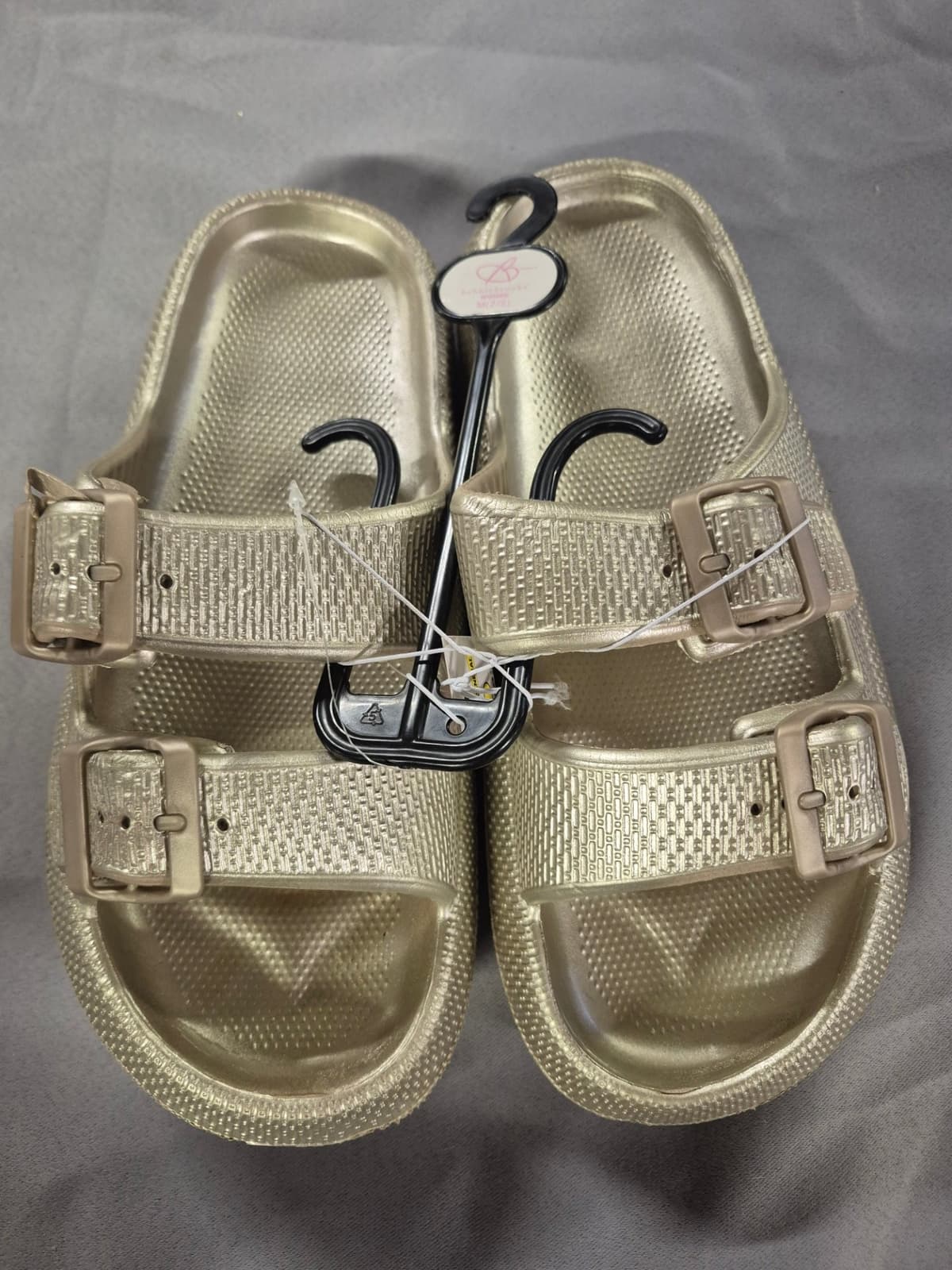 Bobbie Brooks Gold Sandals (7/8)